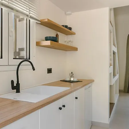 Rodi Studios 3* Karavádhos